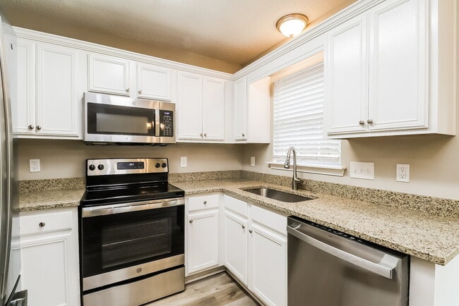 Building Photo - 4706 Avalon Forest Ln