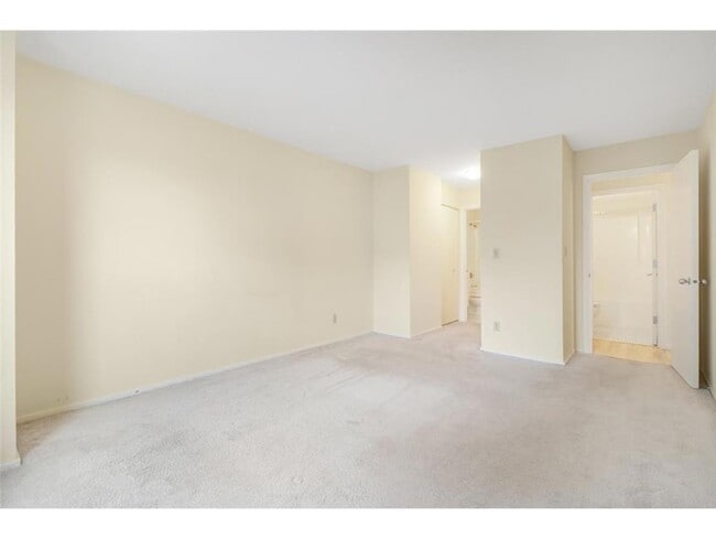 Building Photo - 66 9th St E