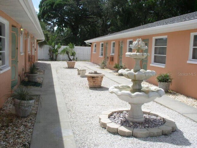 Primary Photo - 214 Colonia Ln E