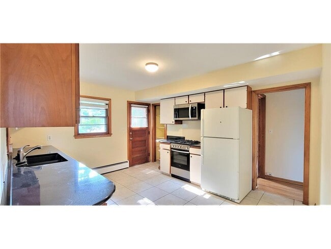 Building Photo - 2331 W Medicine Lake Dr