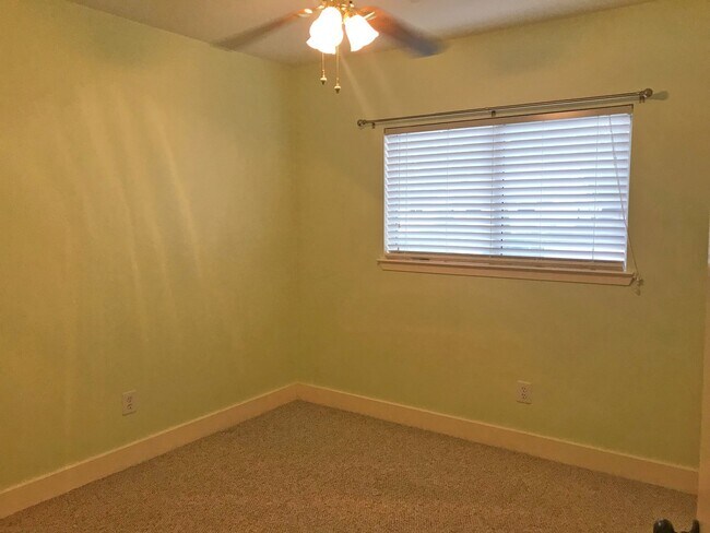 Building Photo - 26885 Kings Park Hollow Dr