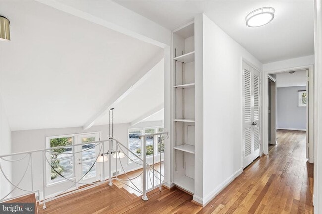 Building Photo - 6154 Beachway Dr