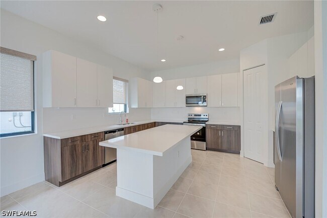 Building Photo - 5114 Panella Ave