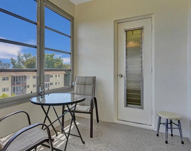 Building Photo - 4047 NW 16th St