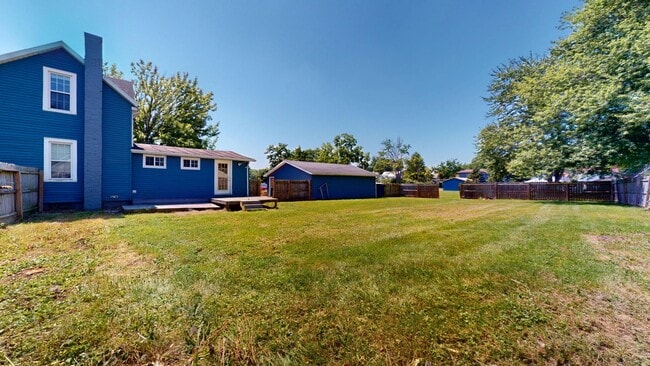 Building Photo - Large home in Galion Schools