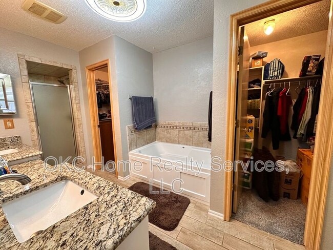 Building Photo - 17316 Valley Crst