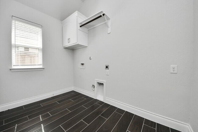 Building Photo - 28065 Woodland Bend Way