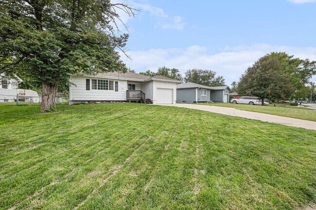 Building Photo - 3 bed 2 bath Yutan Home For Rent