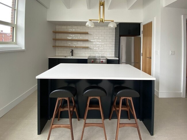 Primary Photo - 188 Lincoln St