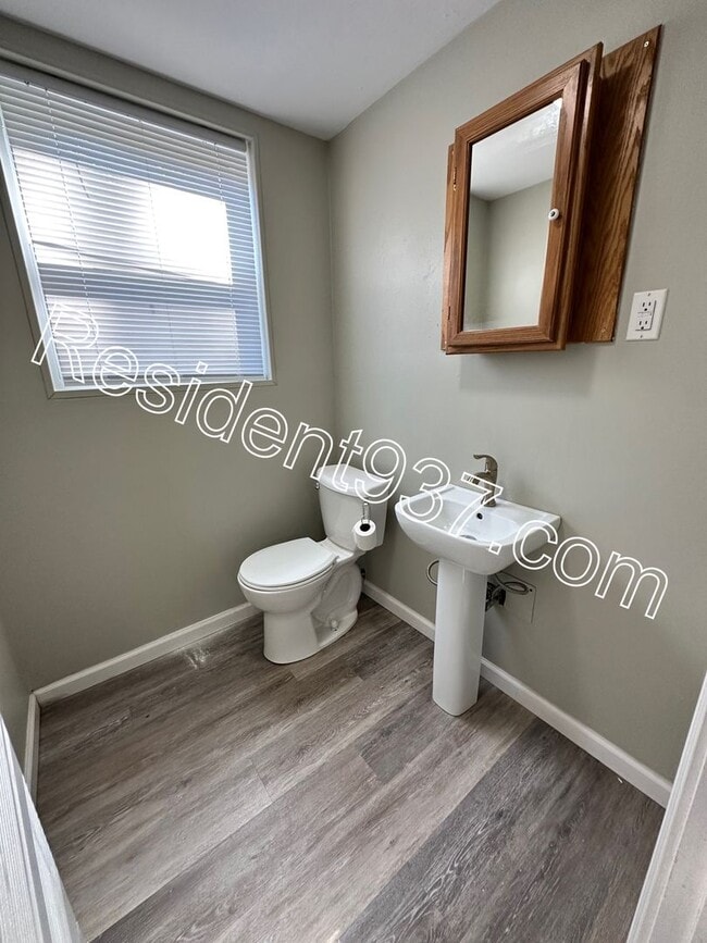 Building Photo - Updated 3 Bed home on cul-de-sac