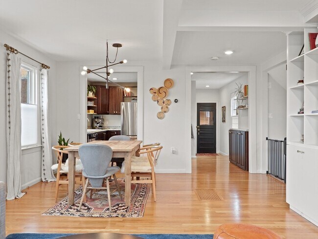 Building Photo - 8 Webster St