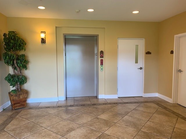 Building Photo - Luxury Top Floor Condo