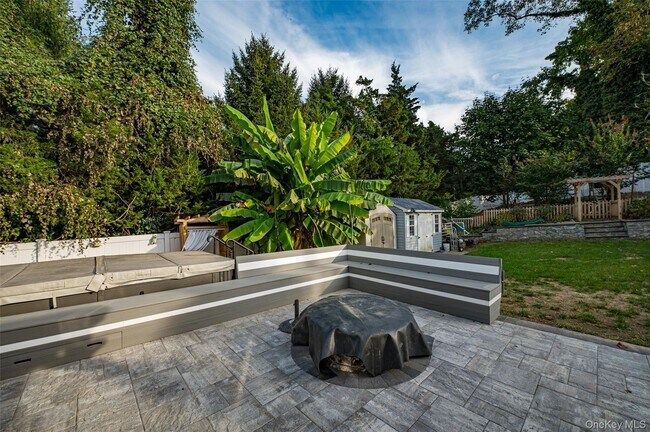 Building Photo - 850 St Johnland Rd