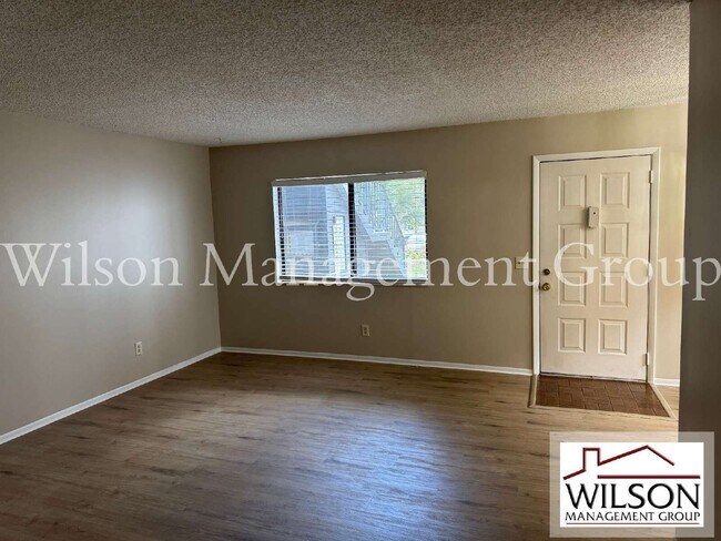 Building Photo - 2365 Oak Park Way