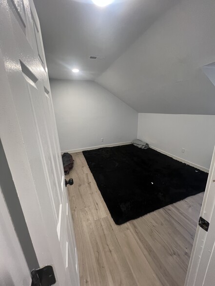 Building Photo - 3105 6th Ave