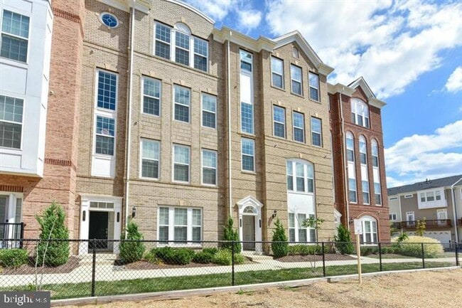 Building Photo - 20655 Sibbald Square