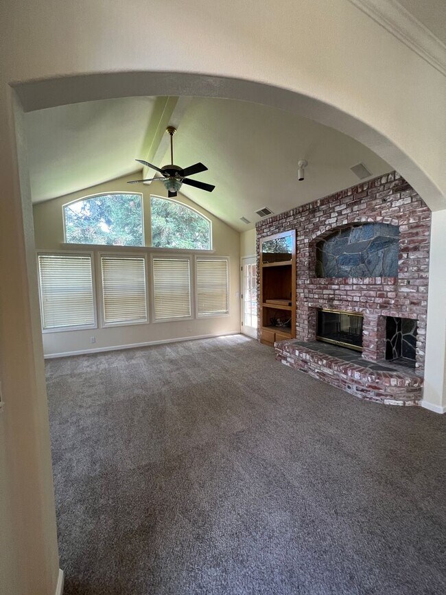 Building Photo - Single Story on Private Court in Gated Hillsborough, Granite Bay, CA