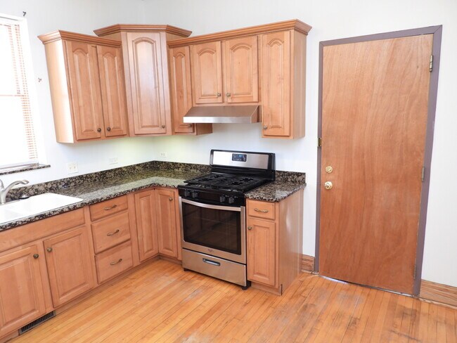 Building Photo - 5119 W Pensacola Ave