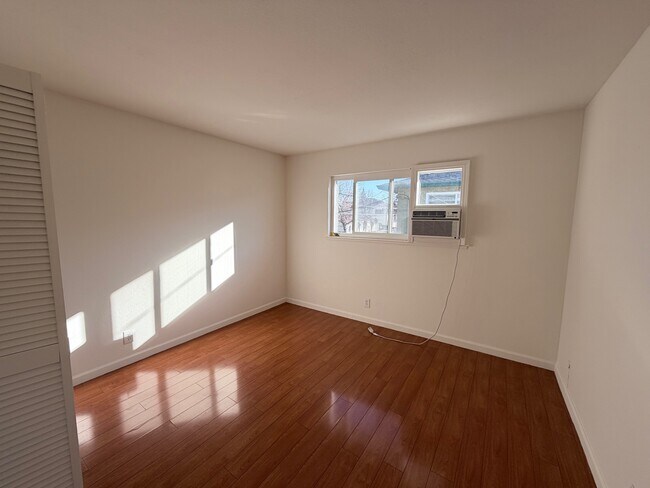 Building Photo - 879 Bing Dr