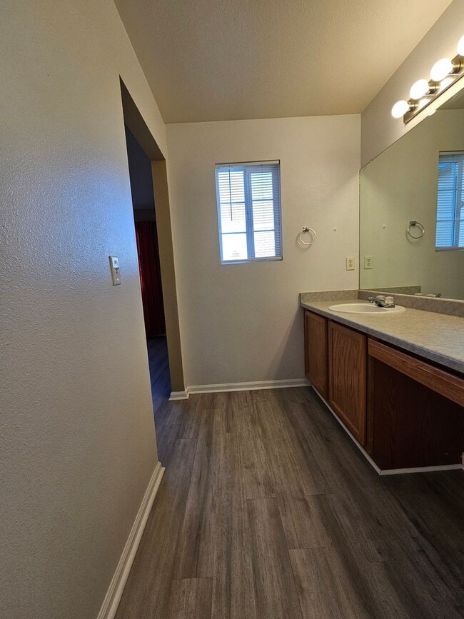 Building Photo - Charming House 3 Beds 2 1/2 Baths 2 Living...