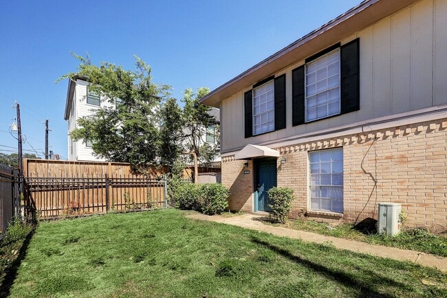 Building Photo - Spring Branch Townhome