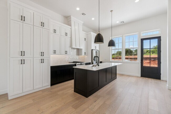 Building Photo - Minimalist Magic: 2-Bed Apartment Over Selah’s Creative District