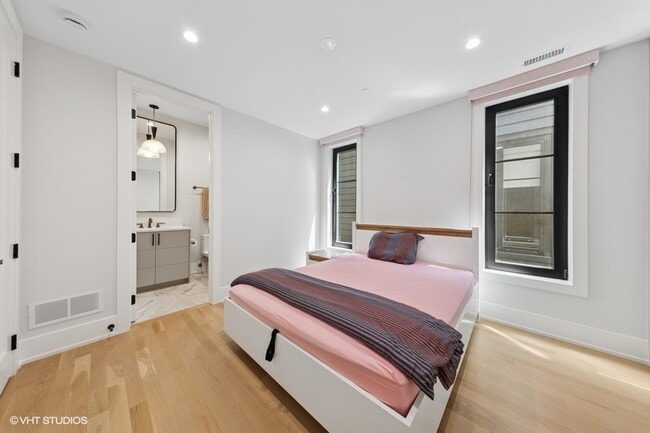 Building Photo - 1844 N Maud Ave