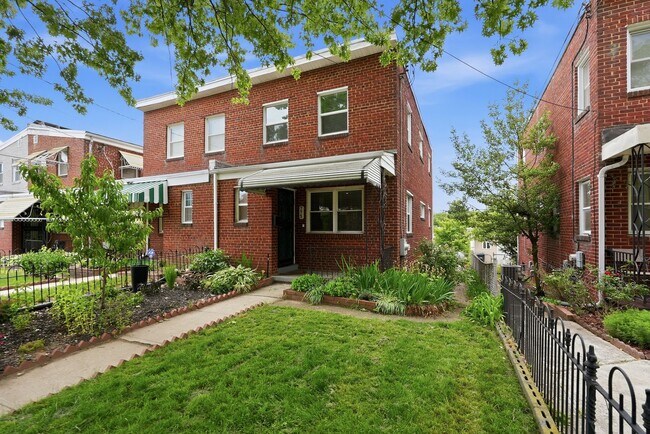 Building Photo - Michigan Park Townhome | 4 Bed | 2.5 Bath | 1,700 Sf | Fenced-in Front & Backyard w/ Deck
