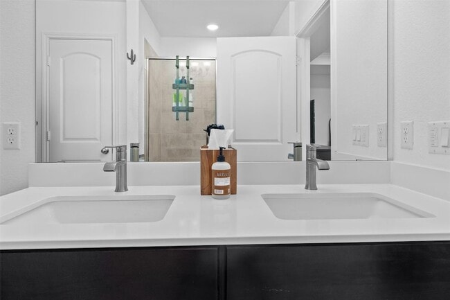 Building Photo - 6809 Ellsworth Walk