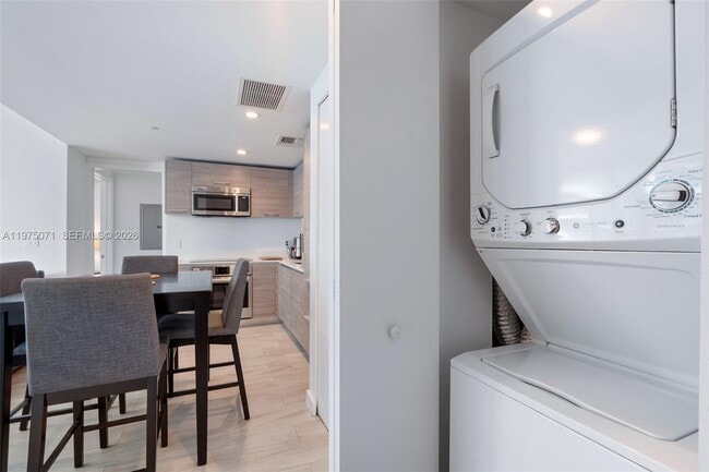 Building Photo - 1300 S Miami Ave