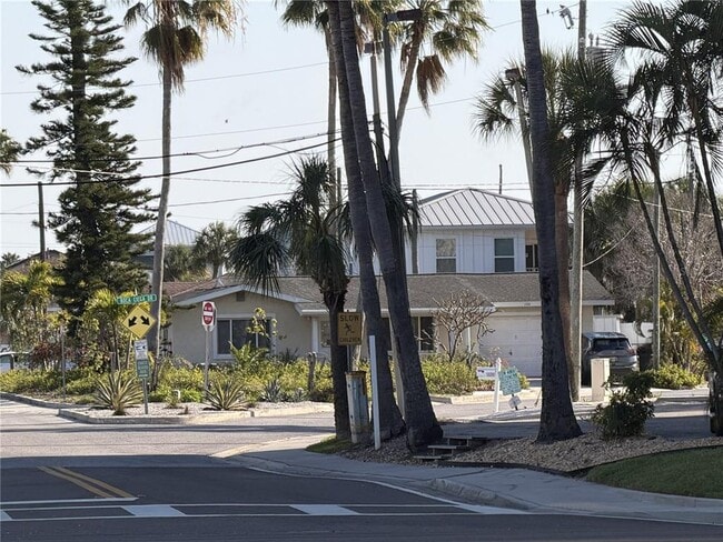 Building Photo - 100 Boca Ciega Dr