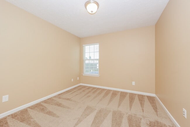 Building Photo - 305 Sarna Dr