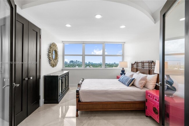 Building Photo - 209 N Fort Lauderdale Beach Blvd