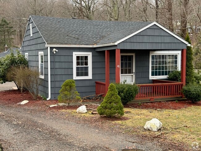 Building Photo - 41 Lake Dr