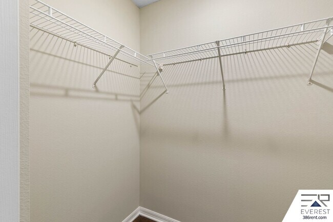 Building Photo - SPACIOUS 3/2/2 IN POPULAR PINE GROVE