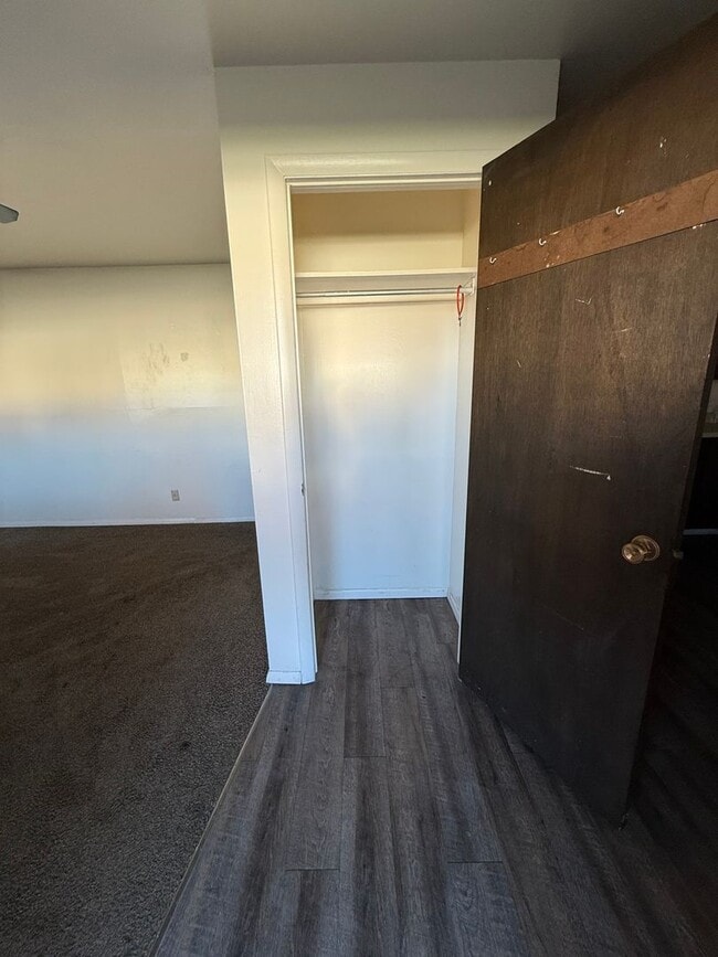 Building Photo - CS-1070 E 800 N