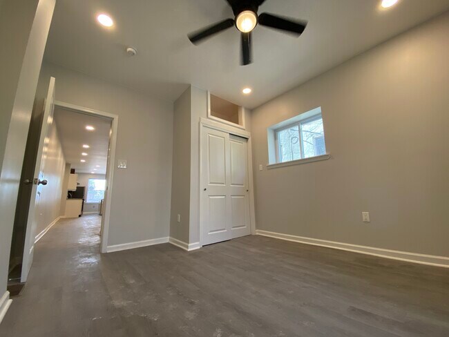 Building Photo - 6211 Elmwood Ave