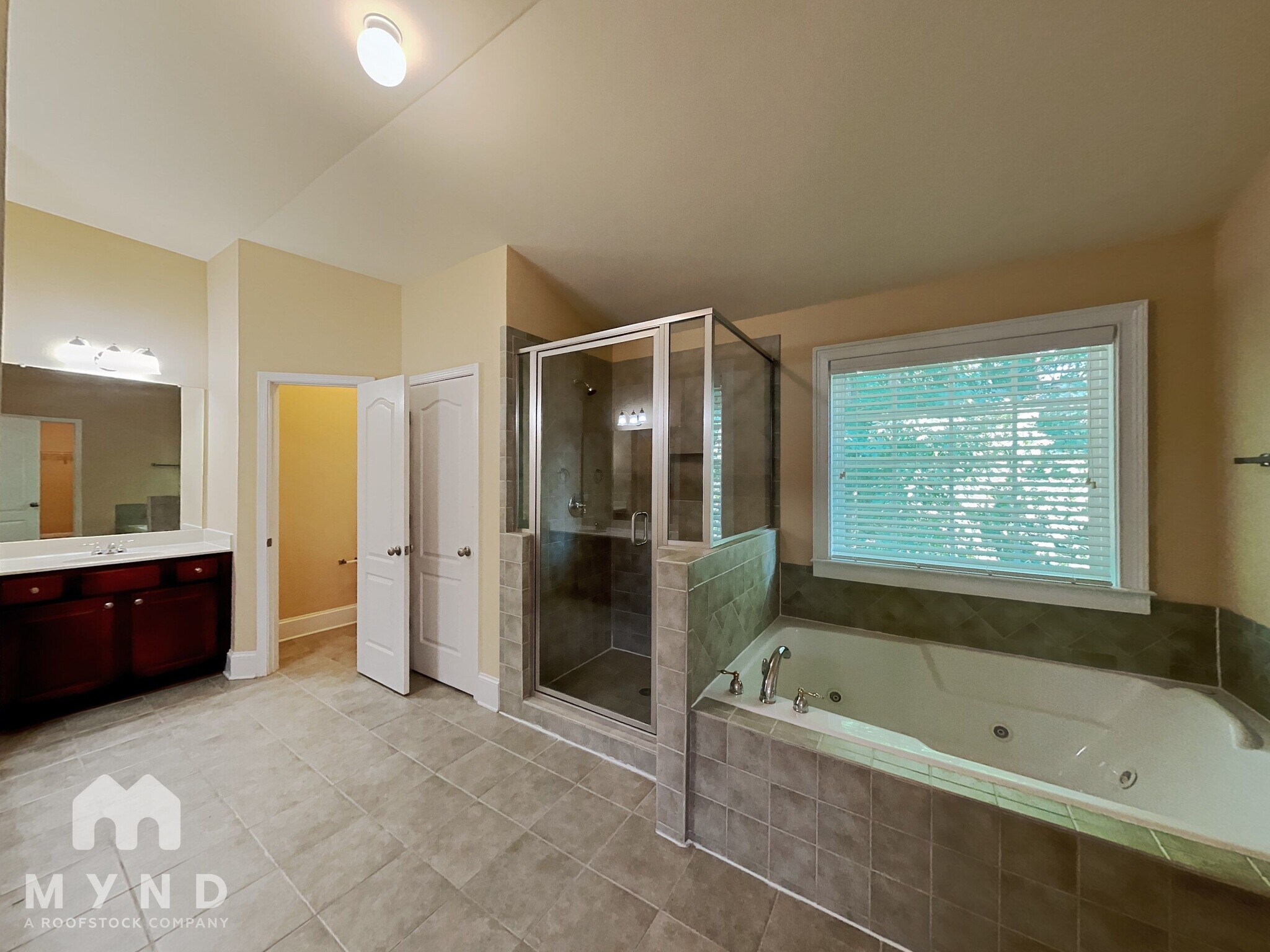 Building Photo - 131 Grandiflora Dr