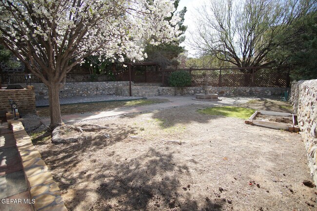 Building Photo - 6040 Los Siglos Dr
