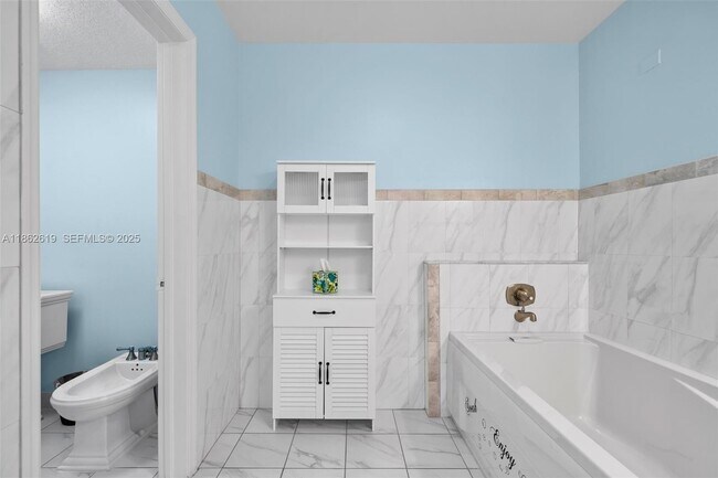 Building Photo - 311 N Surf Rd