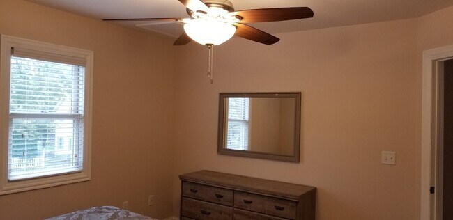 Building Photo - 1045 Marquette St