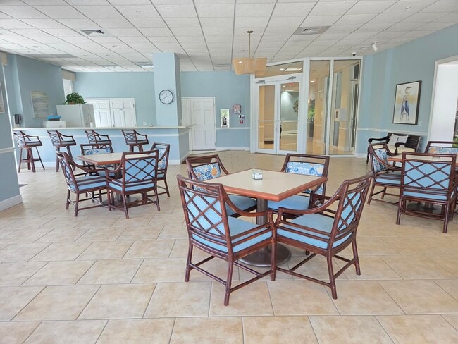 Building Photo - 5049 N Hwy A1A
