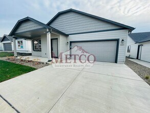 Building Photo - Be the First to live in this Beautiful New Home!!