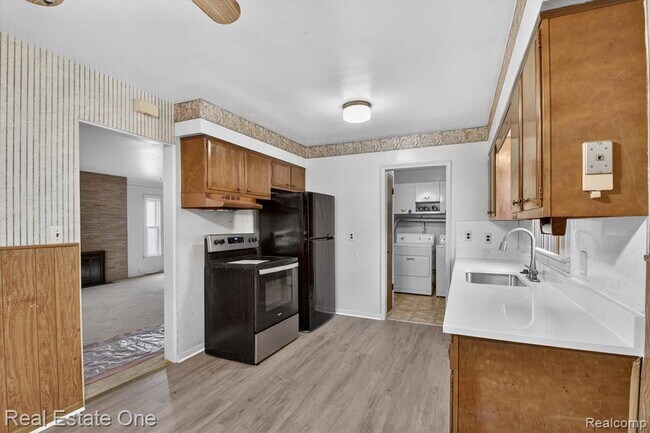 Building Photo - 7420 Drexel St