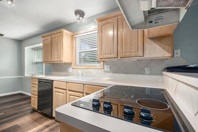 Building Photo - 2801 Westbury Ln