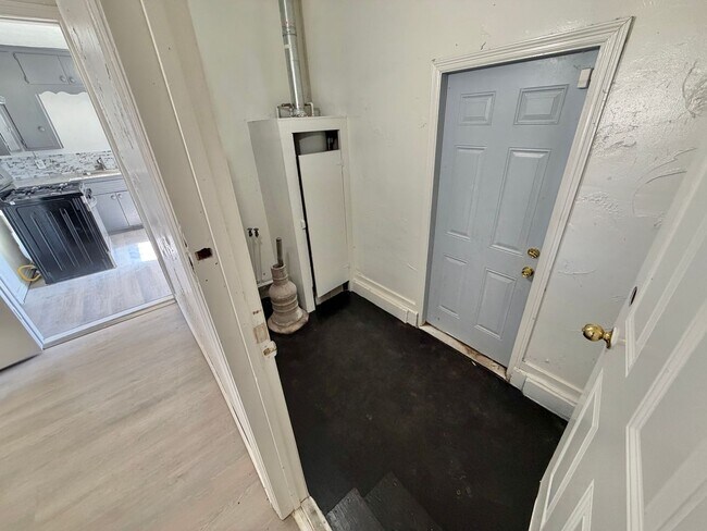 Building Photo - 3-Bedroom Home with Updated Kitchen