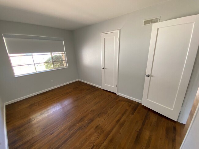 Building Photo - Charming 3 Bedroom Home in Quiet Tree-Line...