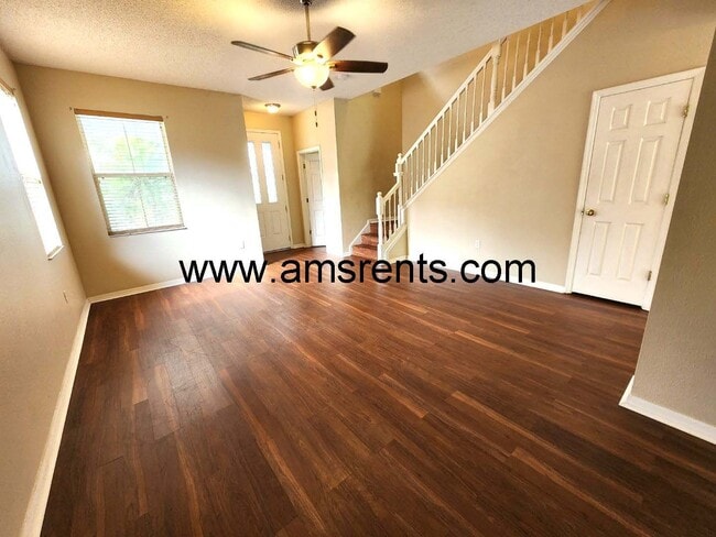 Building Photo - Delightful 3 bedroom 2.5 bath House