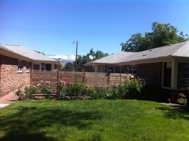 Building Photo - 903 W 10th St