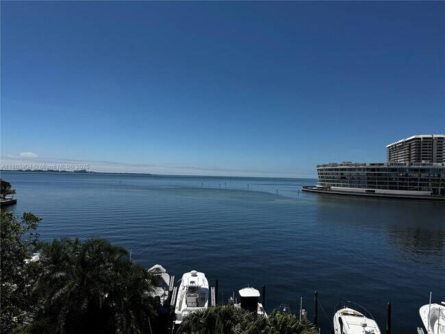 Building Photo - 1632 S Bayshore Ct